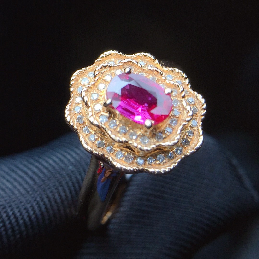 18k金镶嵌天然红宝石戒指心动价南非钻石总重3.02克 裸石0.