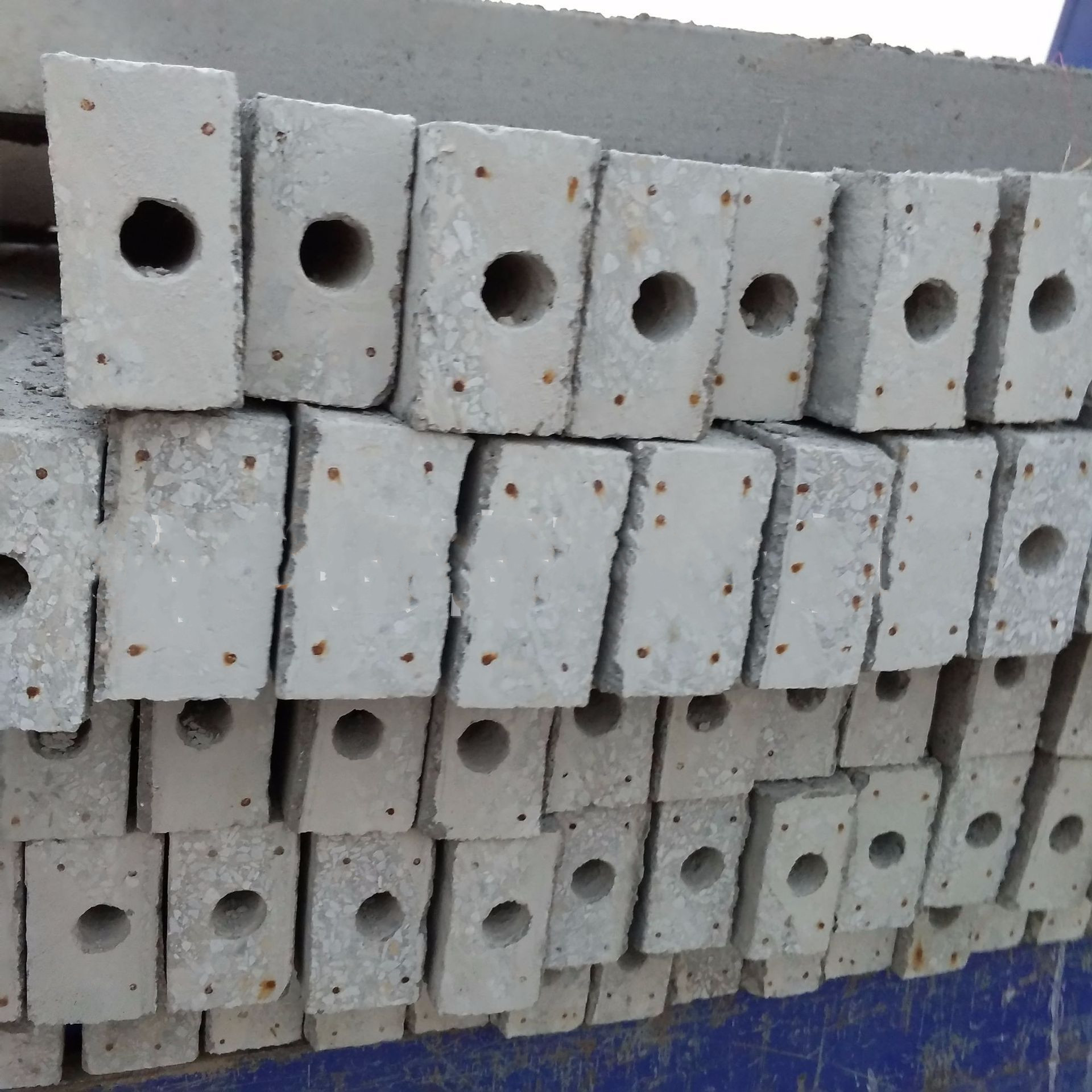 葡萄架钢筋水泥柱火龙果猕猴桃水泥立柱单孔四方形百香果防撞桩