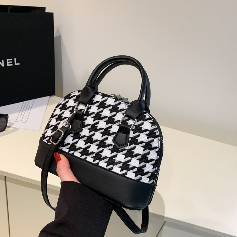 外贸潮流包包女2023春新款百搭格子撞色手提斜挎包时尚小众贝壳包