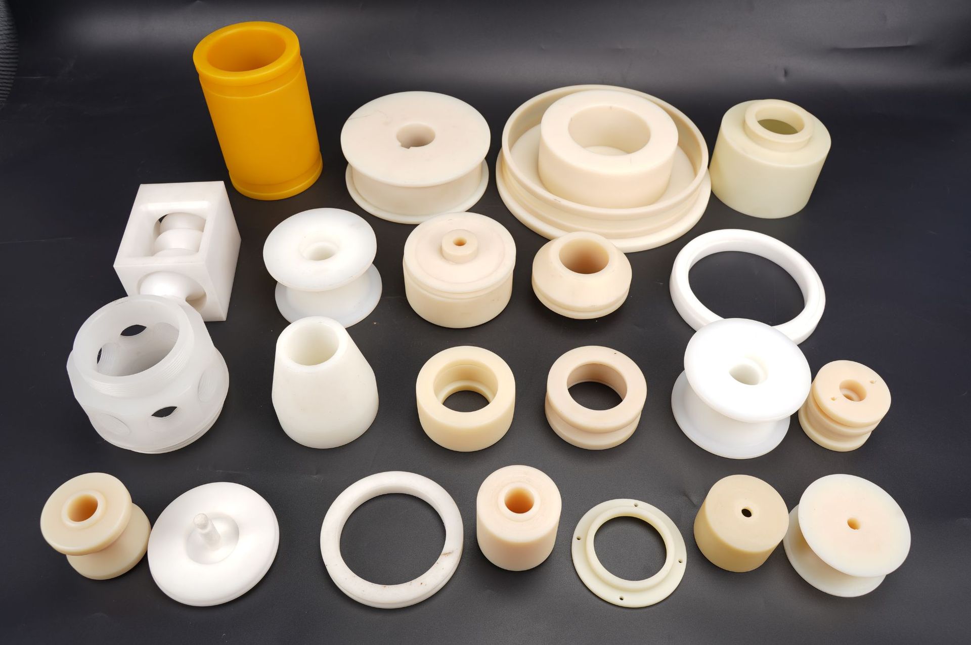 尼龙制品 尼龙定位块 浇筑mc含油尼龙齿轮 塑料尼龙套筒 尼龙轴套