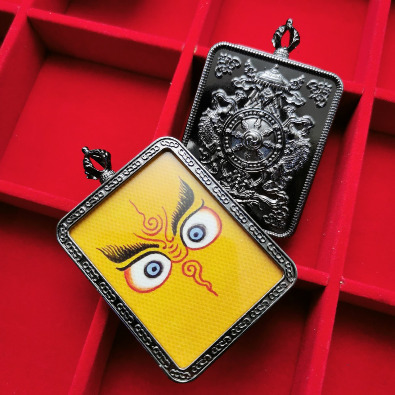 尼泊尔般若法眼黄财神佛眼吊坠枪黑噶乌盒绿度母眼随身小唐卡挂坠