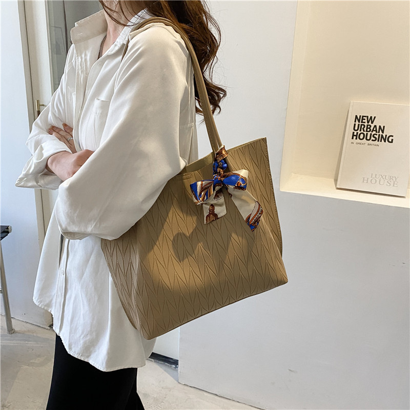 Bag Wholesale Large Capacity Women's Bag 2022 New Popular Tote Bag Minority Fashion Bow Shoulder Underarm Bag