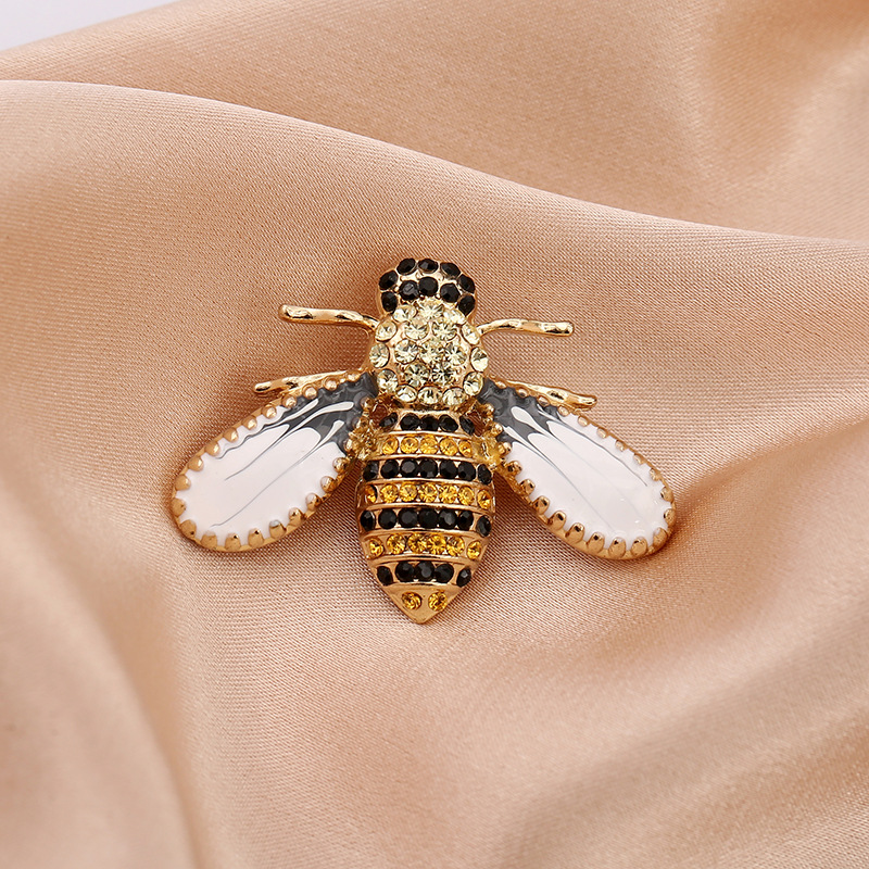 Zircon with Diamond Pearl Corsage Cartoon Cute Bee Brooch Alloy Dripping Women's Clothing Pin Accessories Wholesale