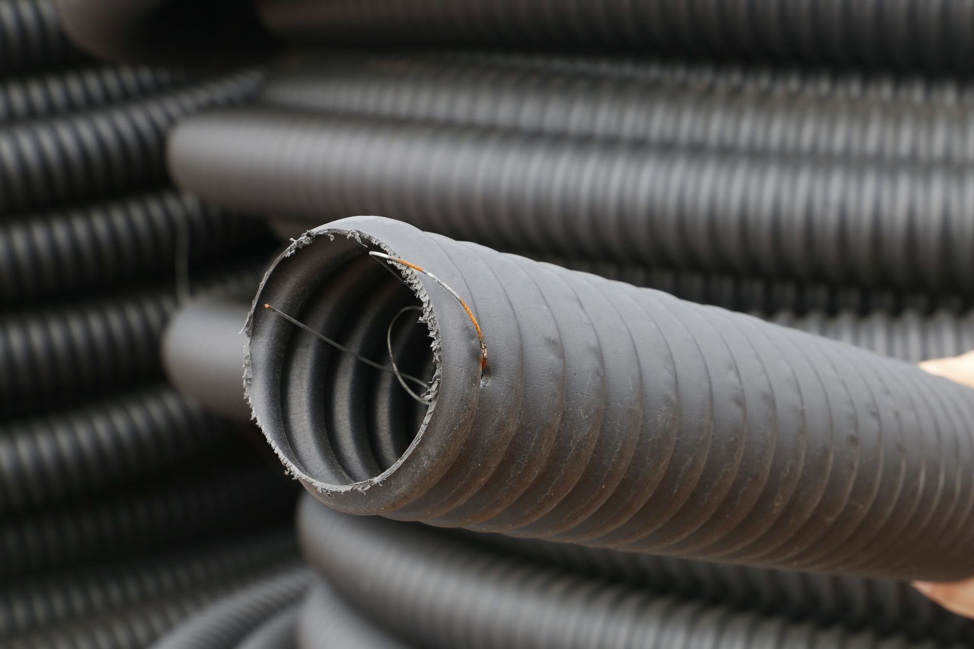 厂家直销pe碳素波纹管pe穿线管监控电力电缆保护套管50 65 80 100