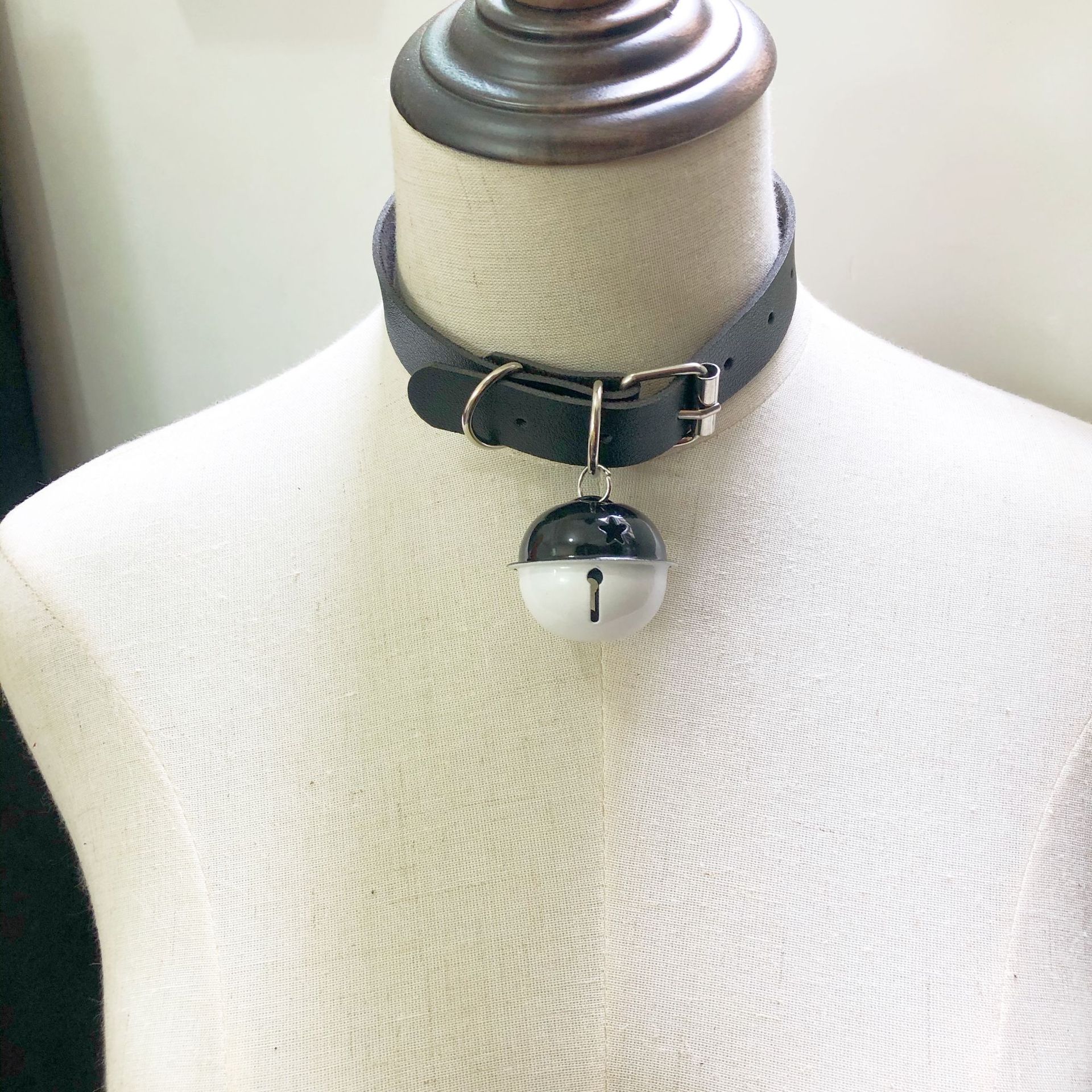 新款情趣配饰大铃铛项圈情趣pu皮革脖环性感女仆风牵引链项饰项链