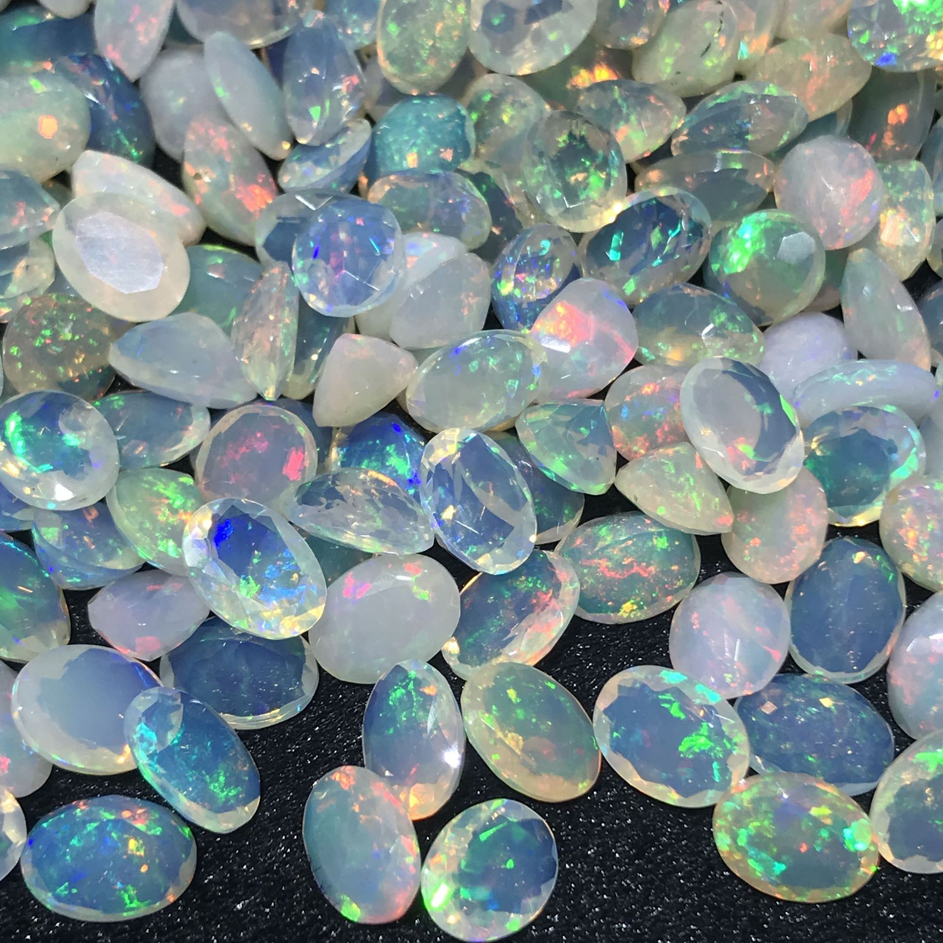 天然欧泊刻面戒面椭圆形切工裸石无优化澳宝切面尖底满火彩蛋白石