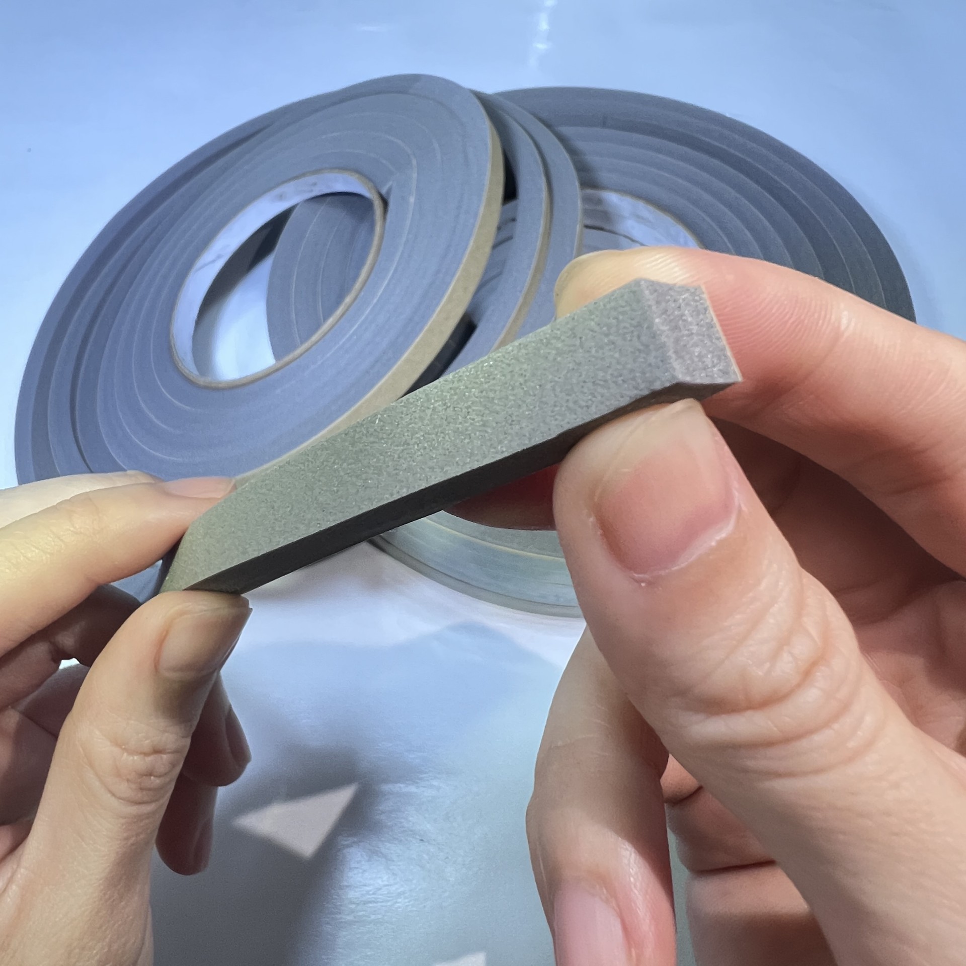 电器自粘epdm发泡密封条 阻燃cr泡棉 隔音密封防撞条 电器件