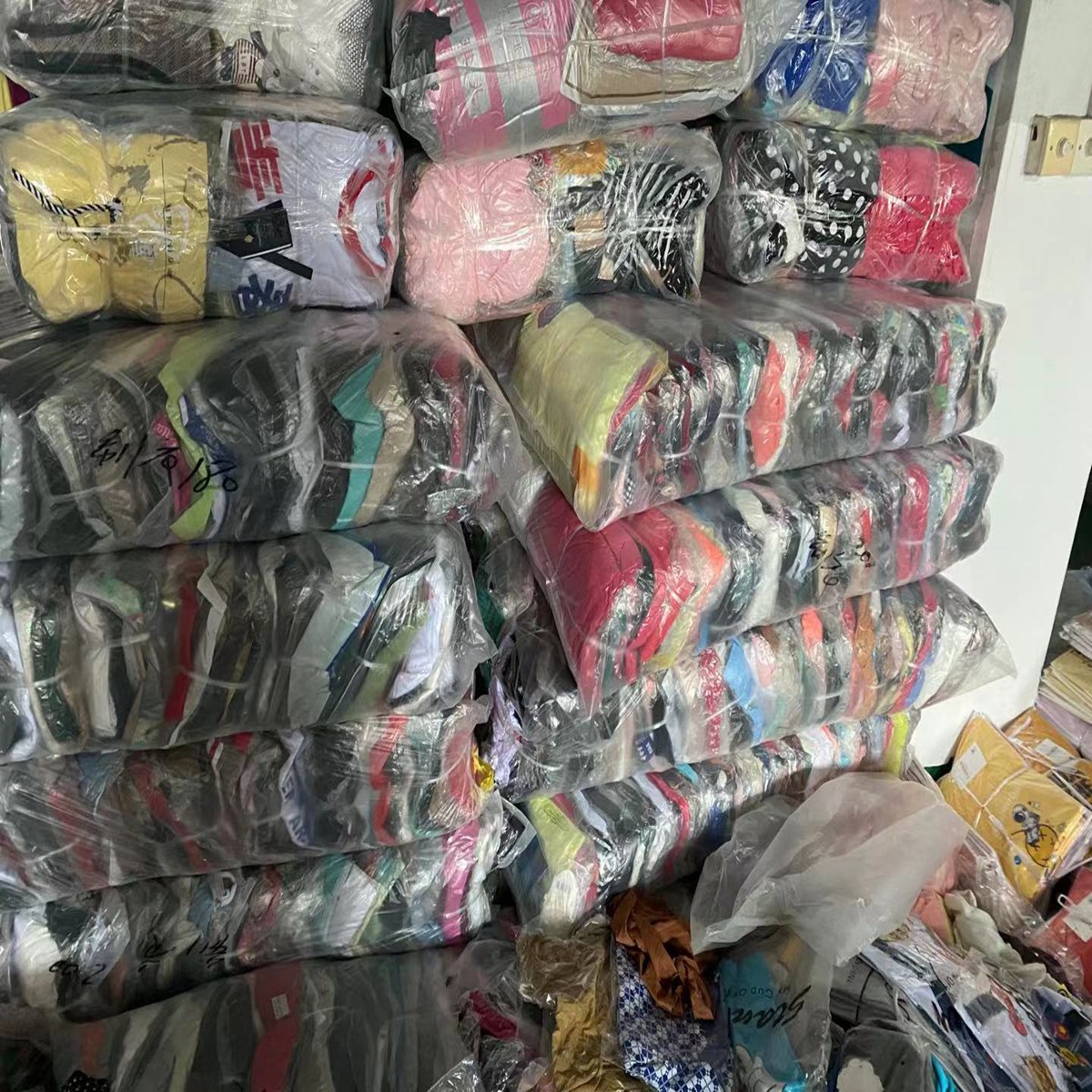 大量春夏秋冬季便宜库存清仓杂款外贸出口尾货地摊赶集10元模式