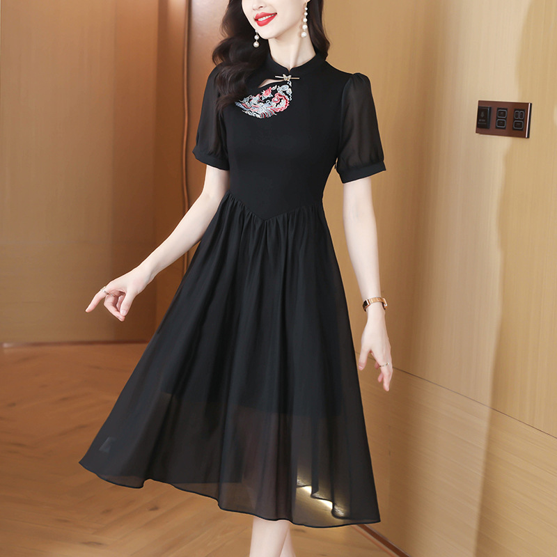 中国风甜美短袖套头连衣裙2024夏季新款高级感复古绣花网纱小黑裙
