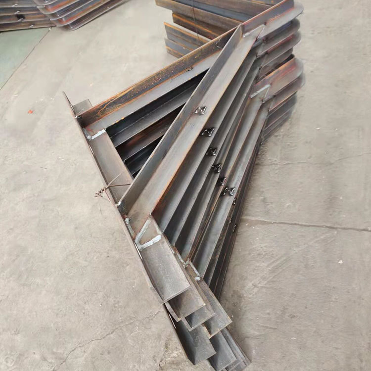 l型冲孔角钢支架厂 热镀锌吊围栏角钢支架 高铁桥墩吊篮支架 价优