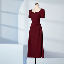 订婚敬酒礼服平时可穿2024夏季新款收腰显瘦法式赫本风红色连衣裙