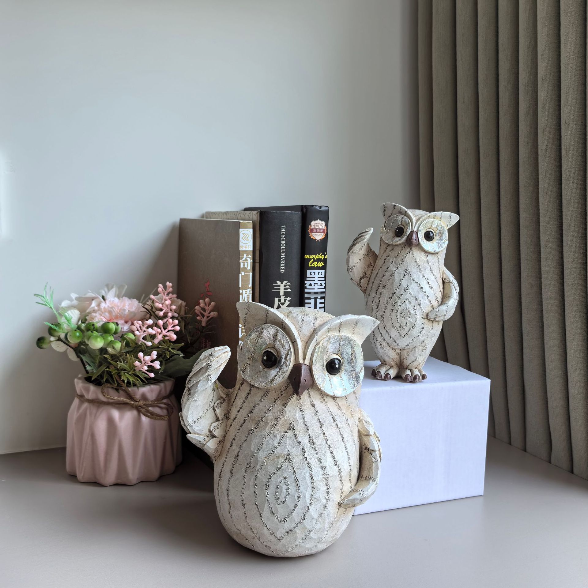 跨境新款敬礼猫头鹰树脂家居摆件北欧风客厅桌面卧室酒柜装饰品