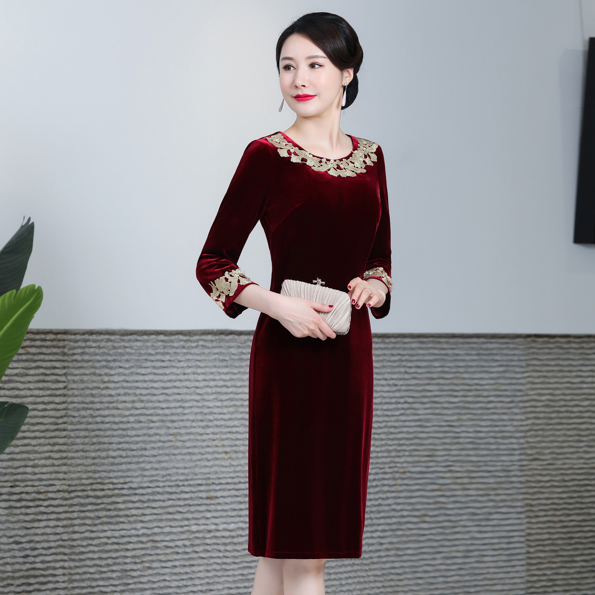 深圳高端丝绒旗袍改良新款小个子婚宴礼服婆婆妈妈装裙子一件代发