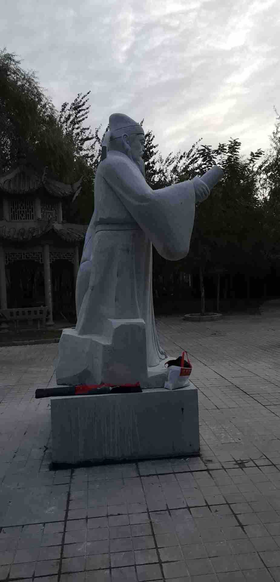 花岗岩芝麻白人像雕塑石材雕刻人像