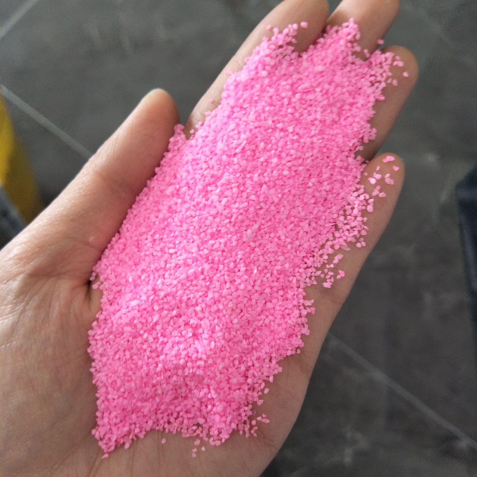 厂家供应粉色沙滩沙粉色石英砂 染色沙子 彩砂 彩色沙子户外造景