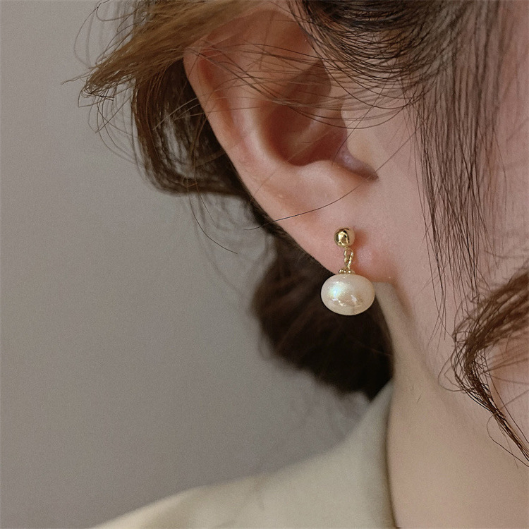 Korean Simple Retro Stud Earrings Women's Temperament Wild Love Heart Flowers Earrings High Sense Personality Pearl Earrings Wholesale