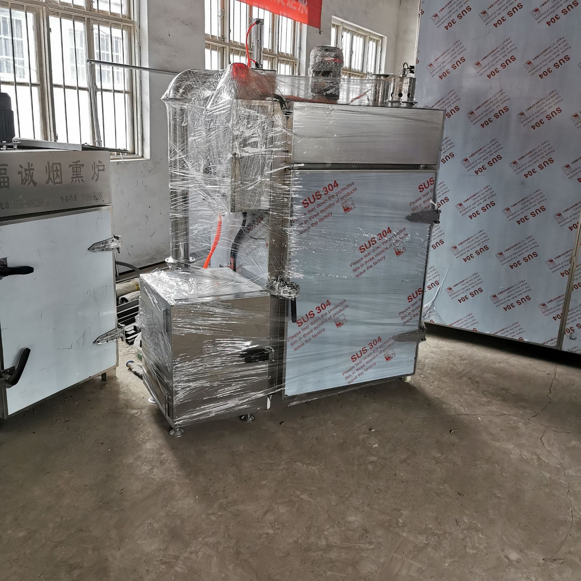 厂家供应商用大容量北京烤肉炉 熏烤炉小型烧肉腊肠腊肉烟熏机器
