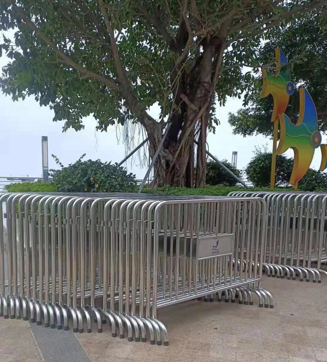 304不锈钢移动铁马交通活动护栏围栏广场地铁使用隔离栏定制