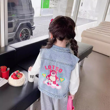 女童牛仔马甲秋装2023新款洋气时髦无袖外套上衣中小童草莓熊背心