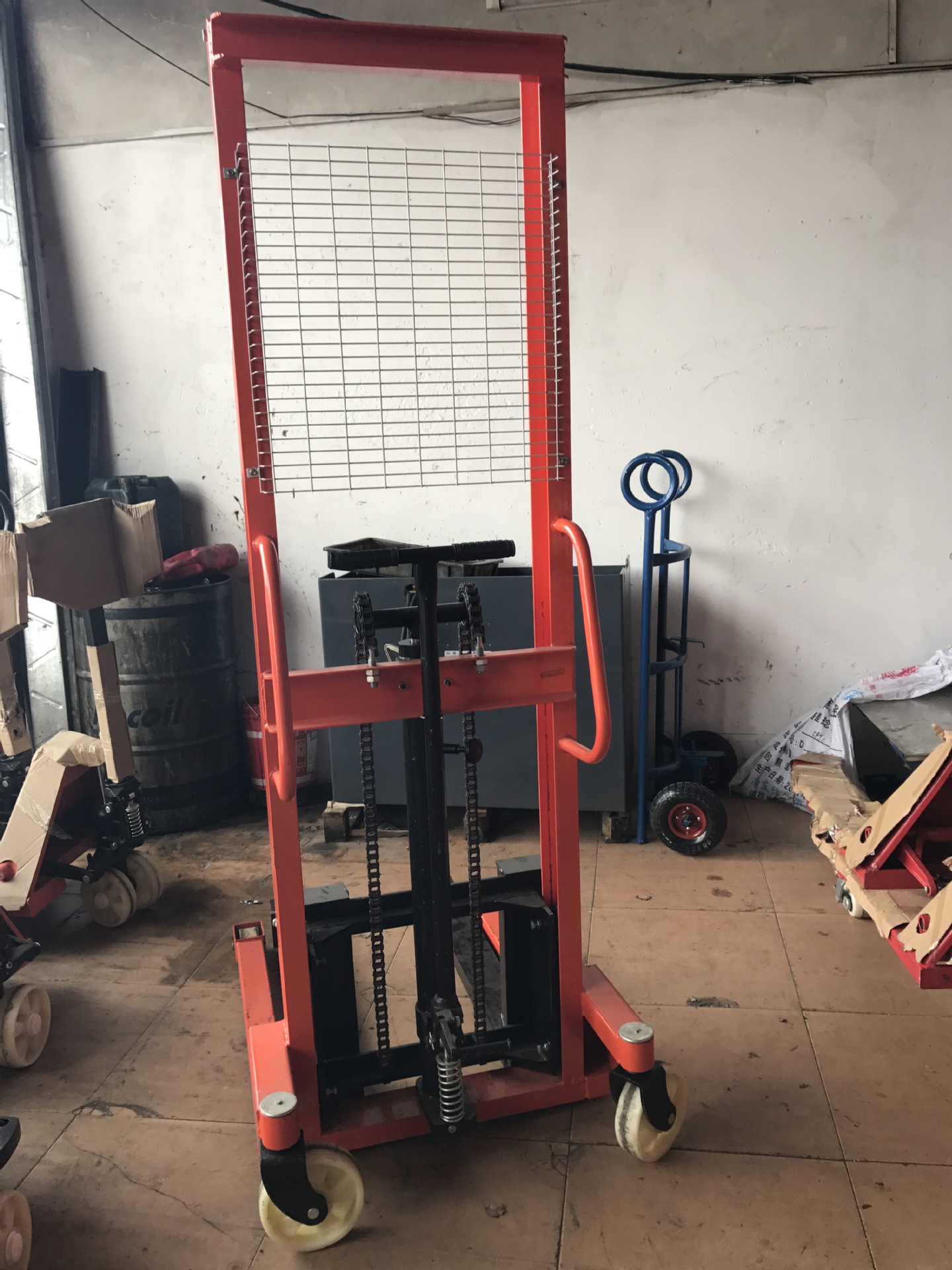 优惠促销直销1吨手动液压堆高车 手推升高搬运叉车