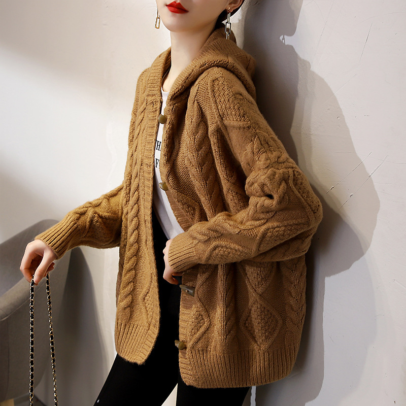 红色毛衣外套女复古粗线麻花宽松冬加厚慵懒风牛角扣连帽针织开衫