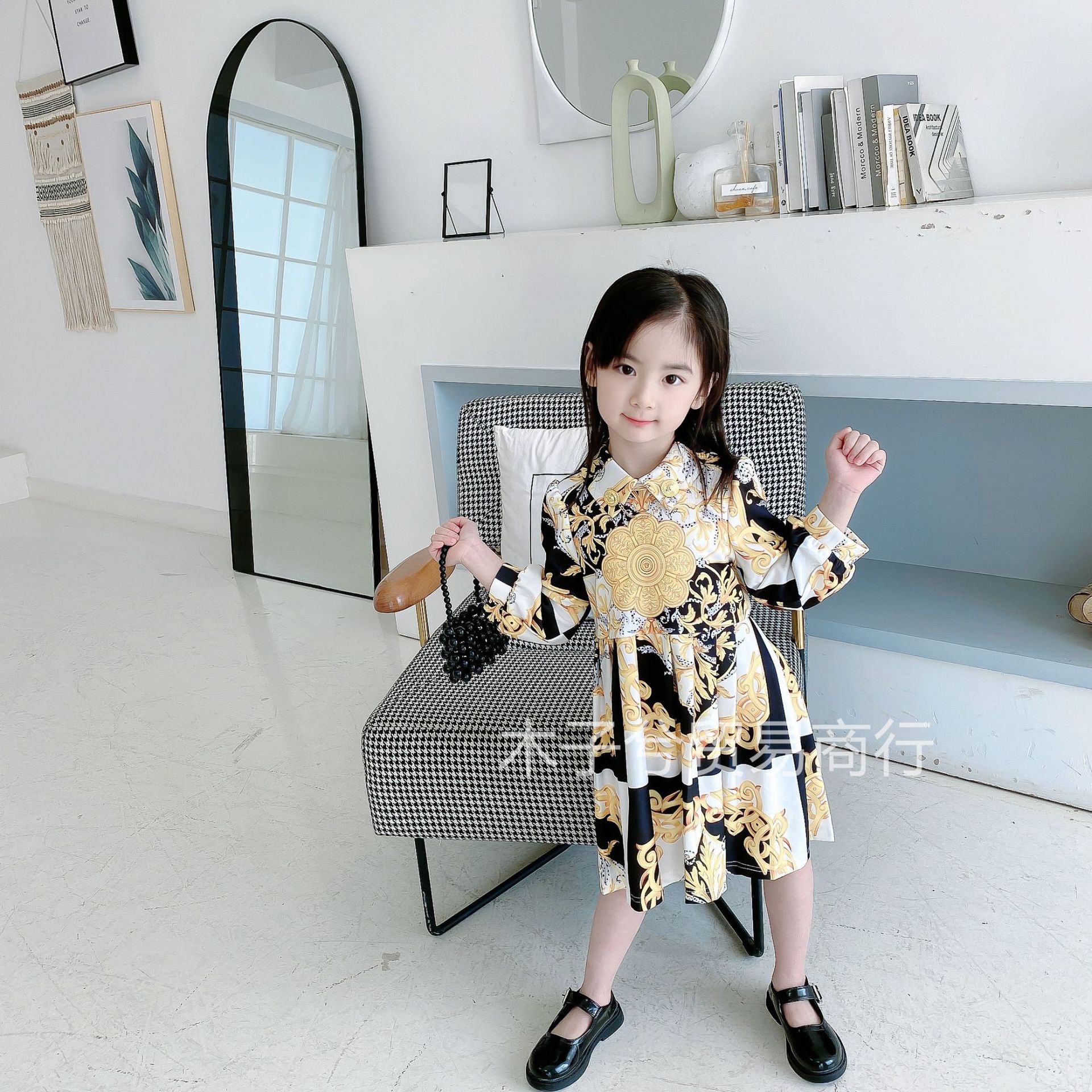 2021春季欧美女童装新款领口吊链印花复古长袖连衣裙儿童款