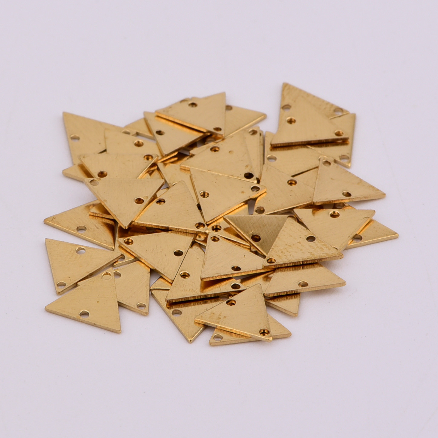 7*8mm环保黄铜双孔光面三角形铜片耳环吊坠箱包挂件diy手工材料