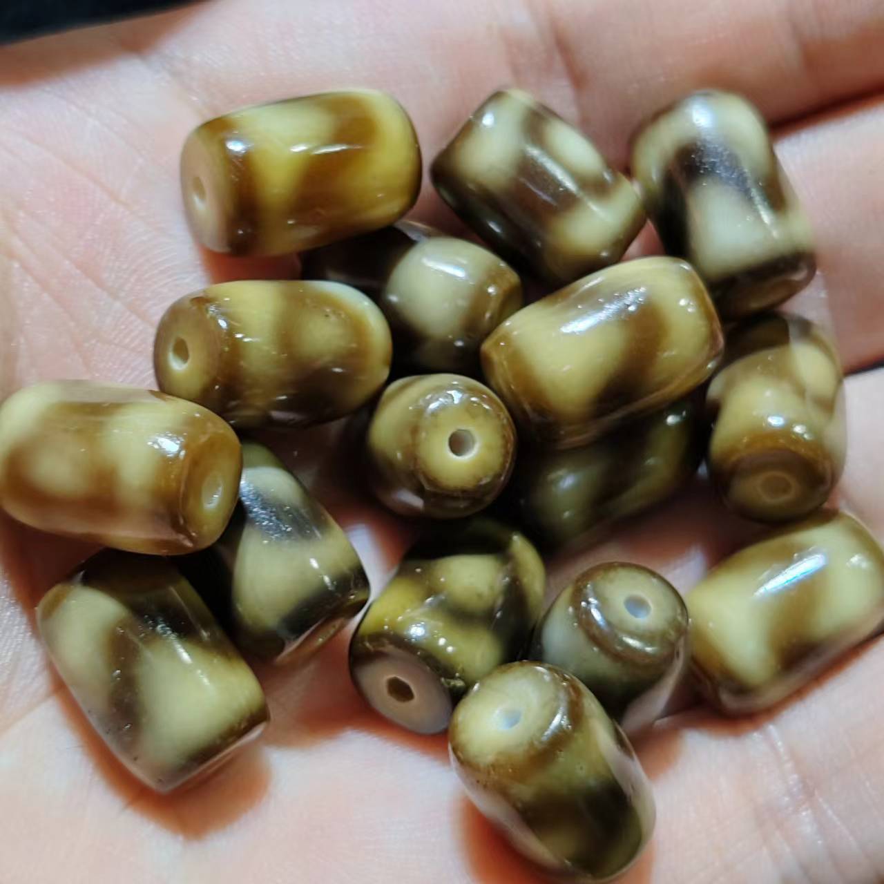 台湾灰皮牙黄渗透包浆风化玛瑙天珠项链吊坠diy配饰dzi-阿里巴巴