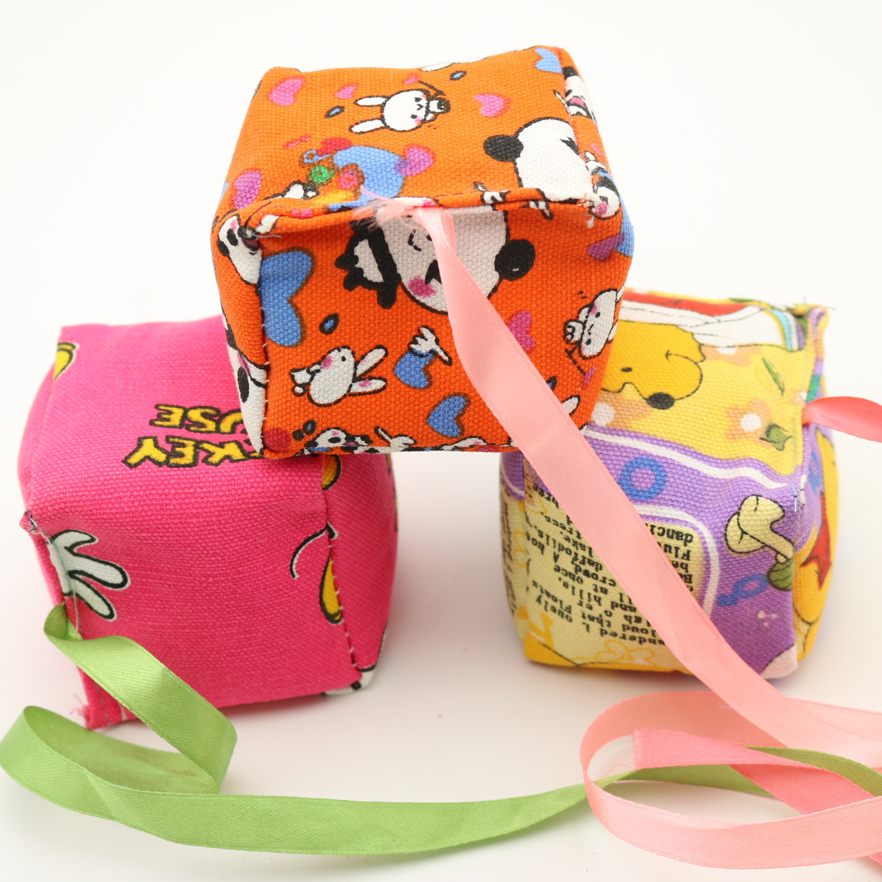 批发沙包投掷游戏儿童幼儿园玩具带绳小沙包沙袋加厚帆布软沙包球