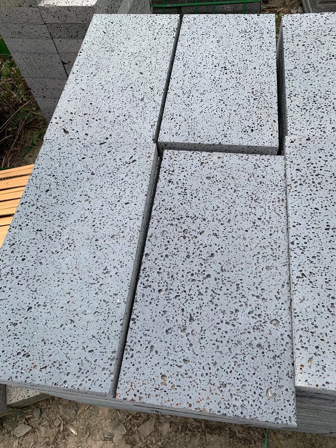 山东白麻光面板 山东白麻火烧板 机场高铁铺装石材-报价-阿里巴巴