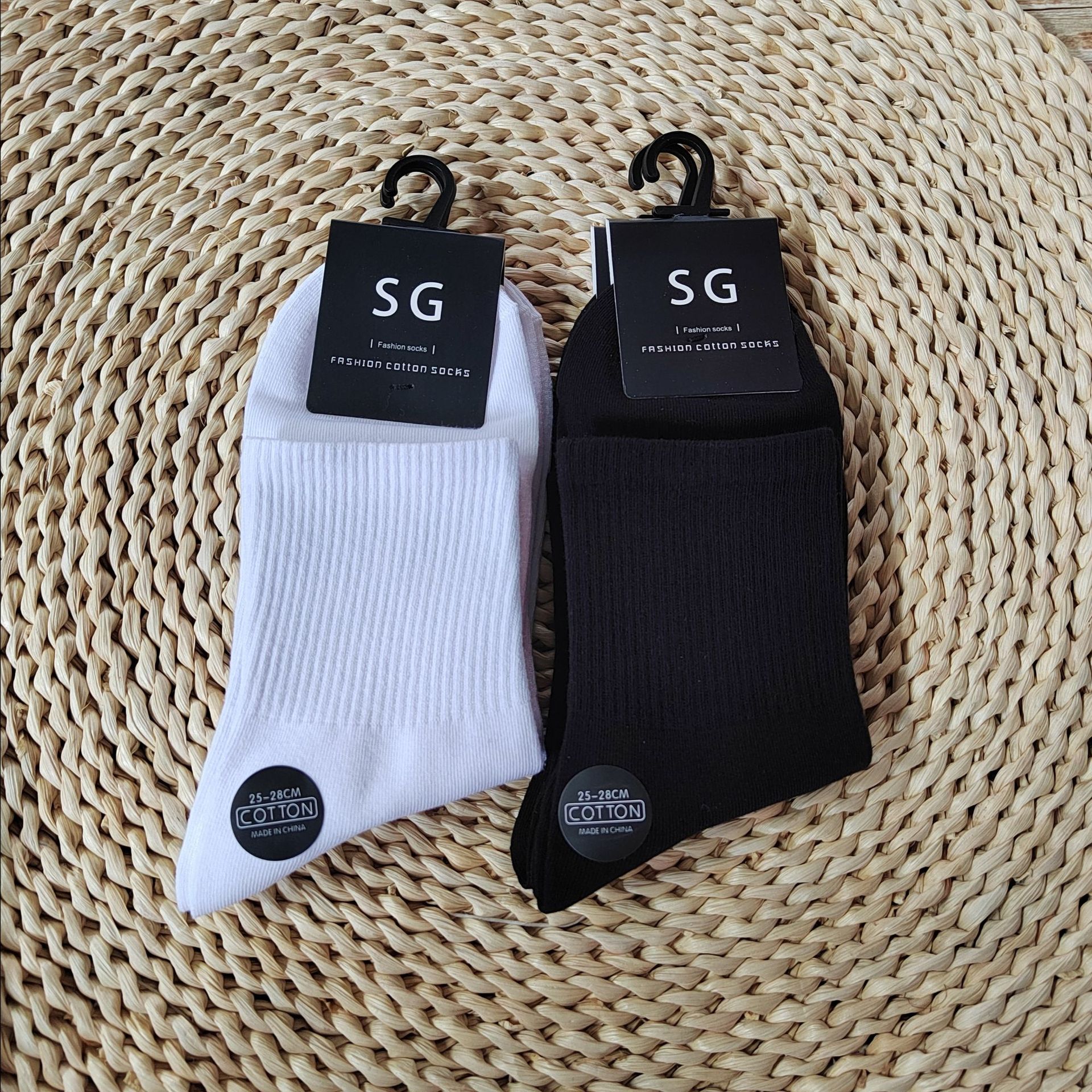 爱美达男女中高筒黑色白色棉袜子运动款橡筋款学院风百搭纯色