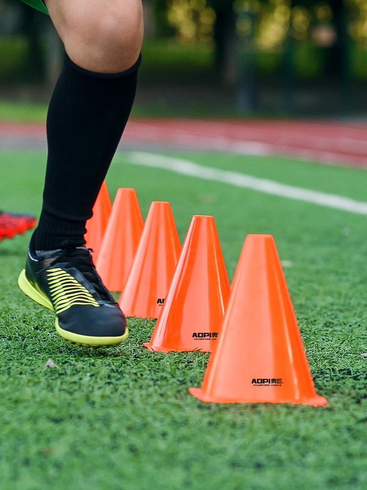 足球训练器材18厘米标志桶障碍物篮球锥形桶路障轮滑路障雪糕筒