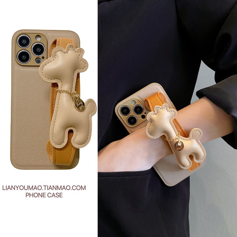 卡其色长颈鹿手腕带适用iphone14promax手机壳苹果15ultra可背带1