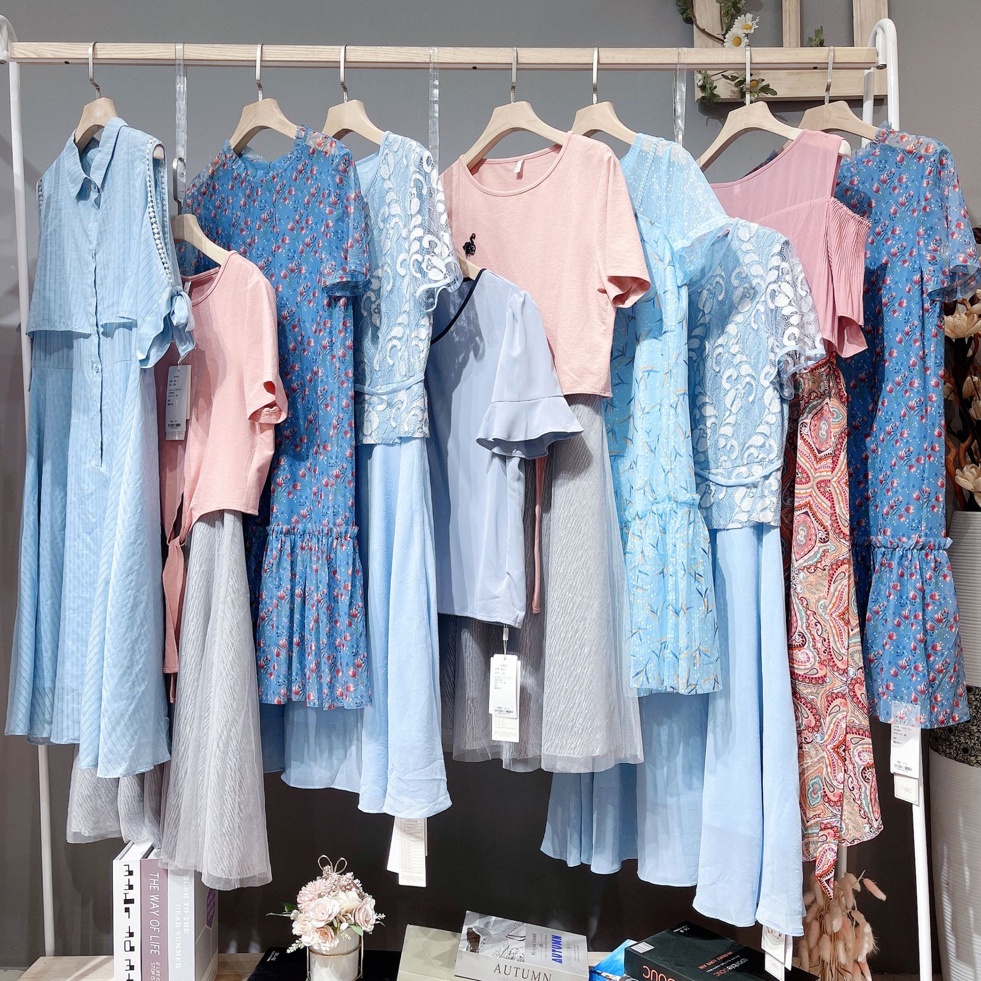 三彩女装夏装品牌折扣女装批发服装库存尾货特价清仓直播带货货源