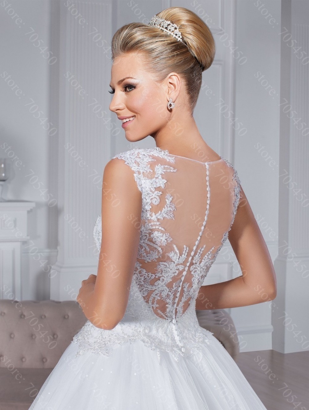 2020 吊带v领露背显瘦修身婚纱晚礼服外贸蓬蓬裙拖尾欧美新娘婚纱