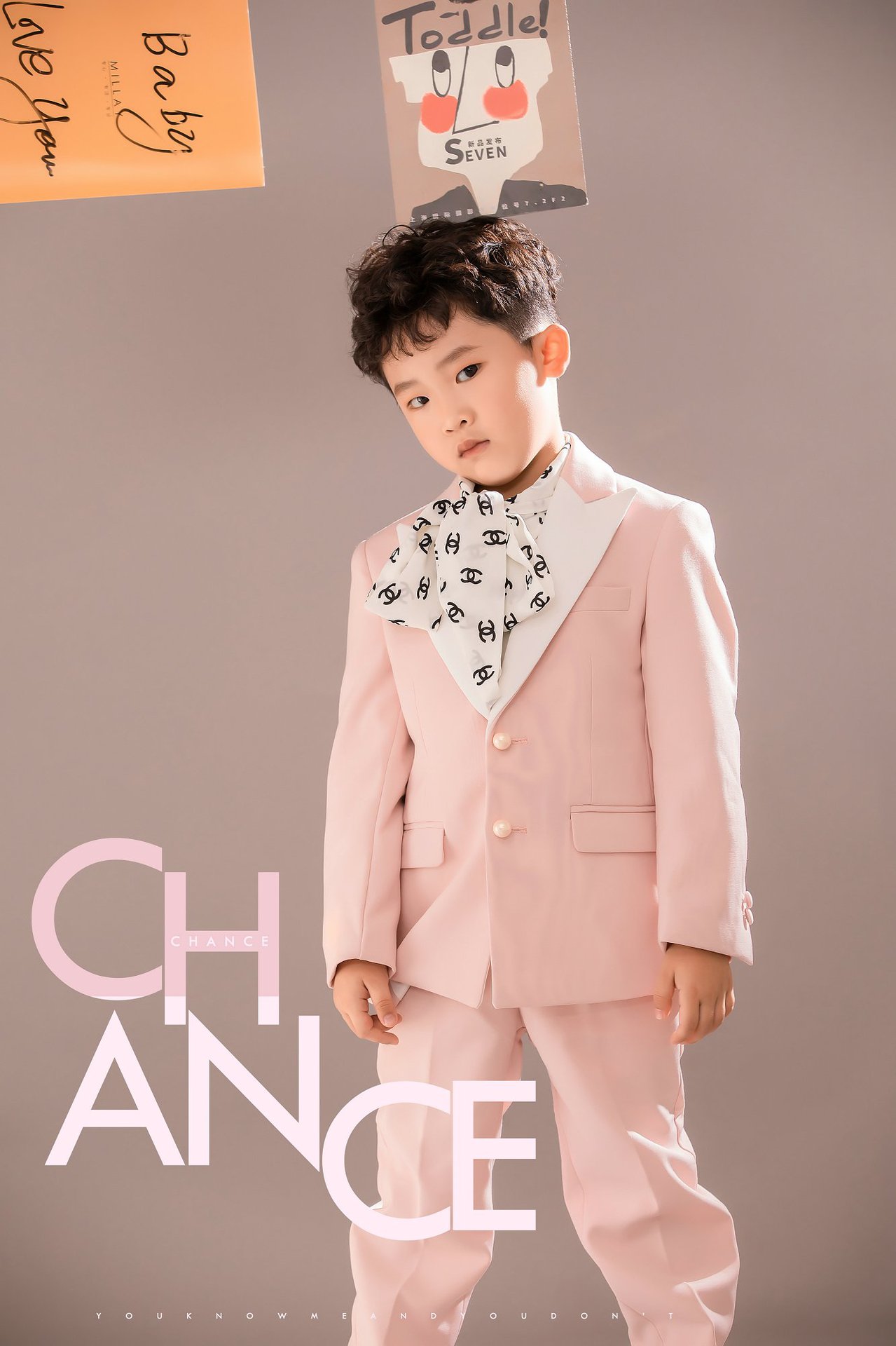 影楼展会新款儿童写真服装摄影主题宝宝艺术照个性杂志风小童粉色