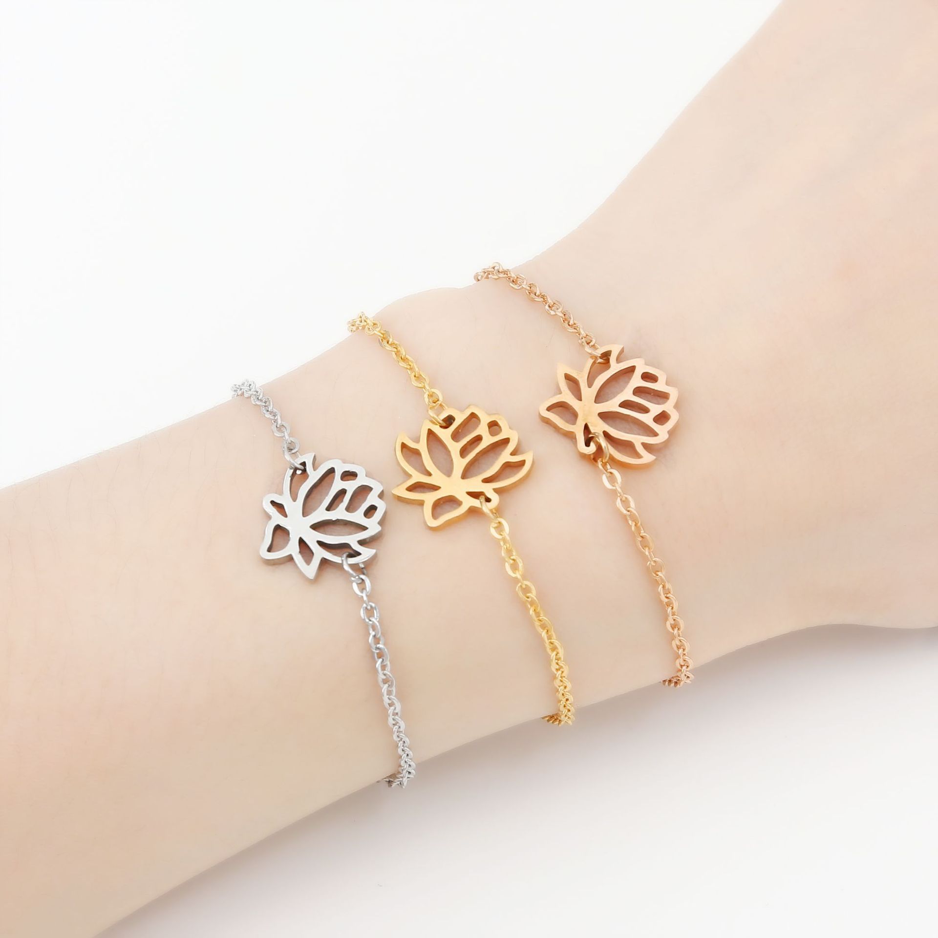 外贸潮流镂空莲花手链 纯洁高贵简约时尚18k金莲花手饰现货批发