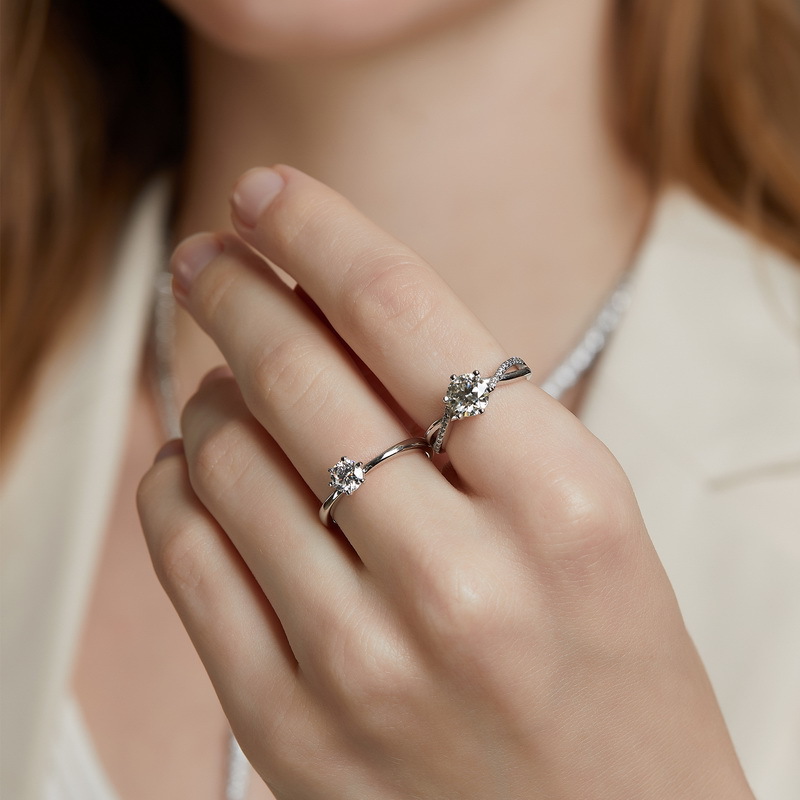 跨境专供正品璀璨莫桑石钻戒女s925银求婚订婚戒情侣戒指简约时尚