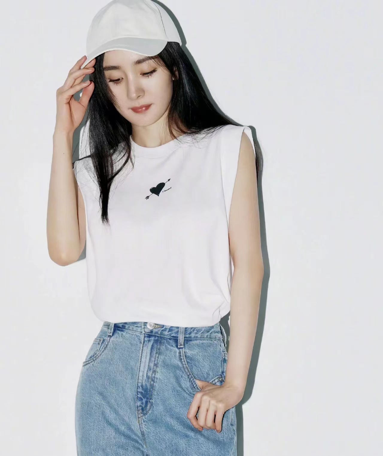 mc杨幂同款2022夏季新款无袖爱心t恤凉感面料女上衣mbb2tee015