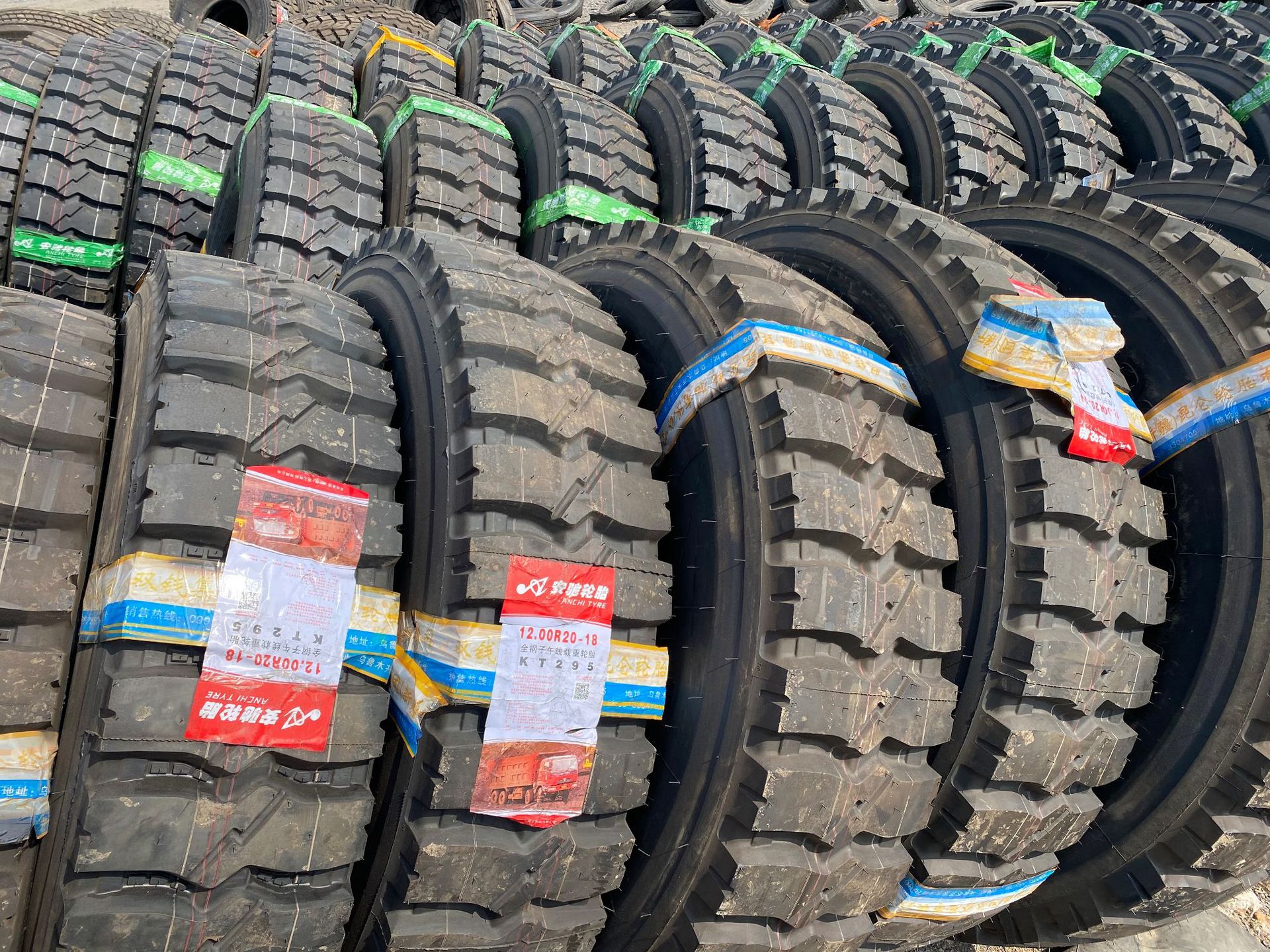 沙驼217四块 1200r20重载百吨王轮胎 沙驼雪莲轮胎 安驰 路鳌轮胎