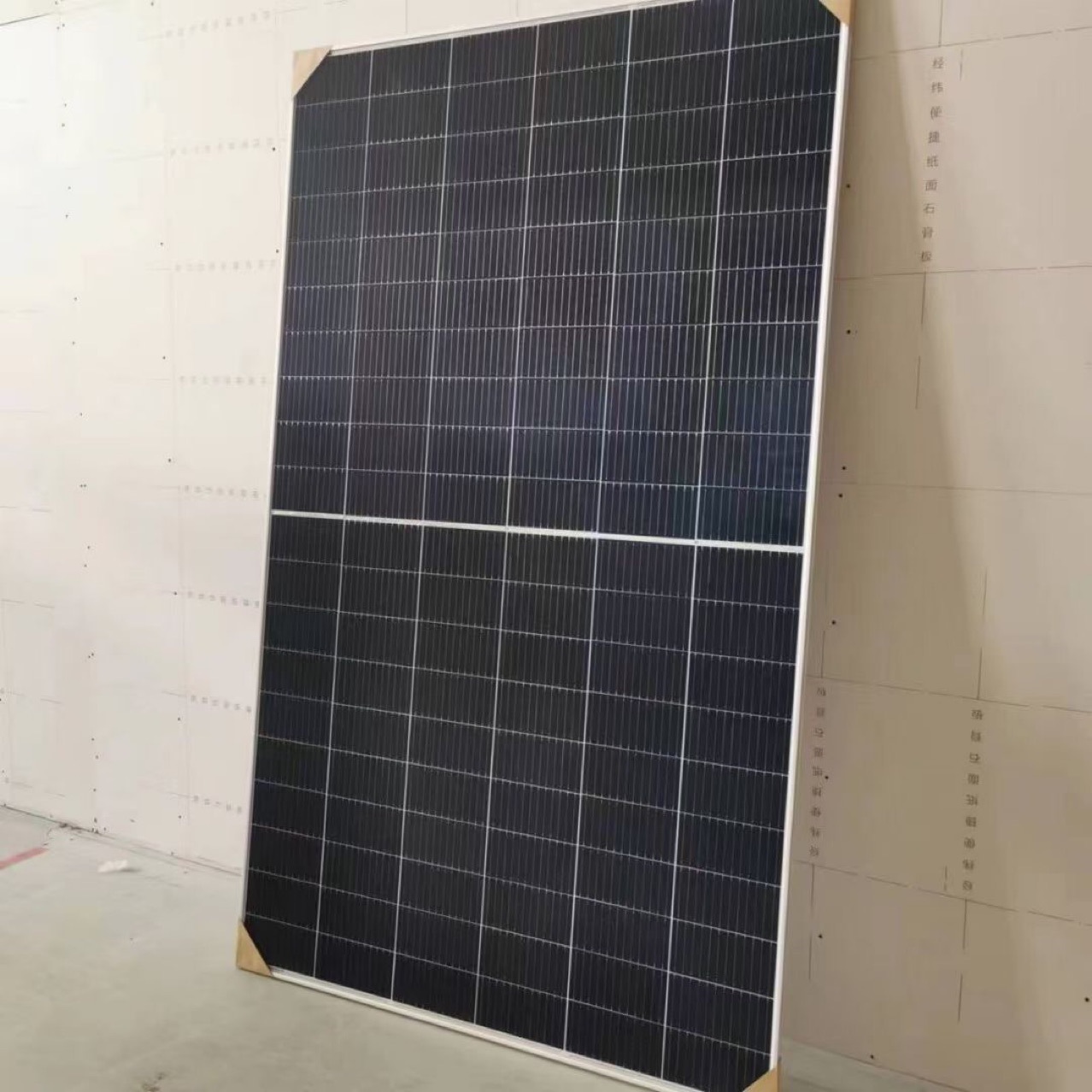 阿特斯a1级600w原厂原包25年质保价格优惠需要的抓紧时间联系