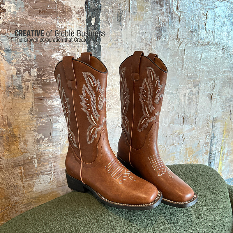 卡斯迪现货方头刺绣西部牛仔靴女2023年秋冬新款中筒骑士靴马丁靴