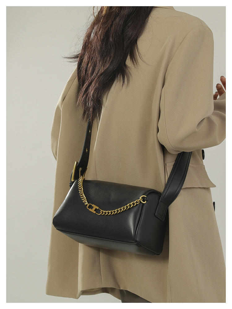 2023 High Sense Special-Interest Design New Women's Bag Cool Drag Girl Retro Shoulder Bag Small Handbag Underarm Bag