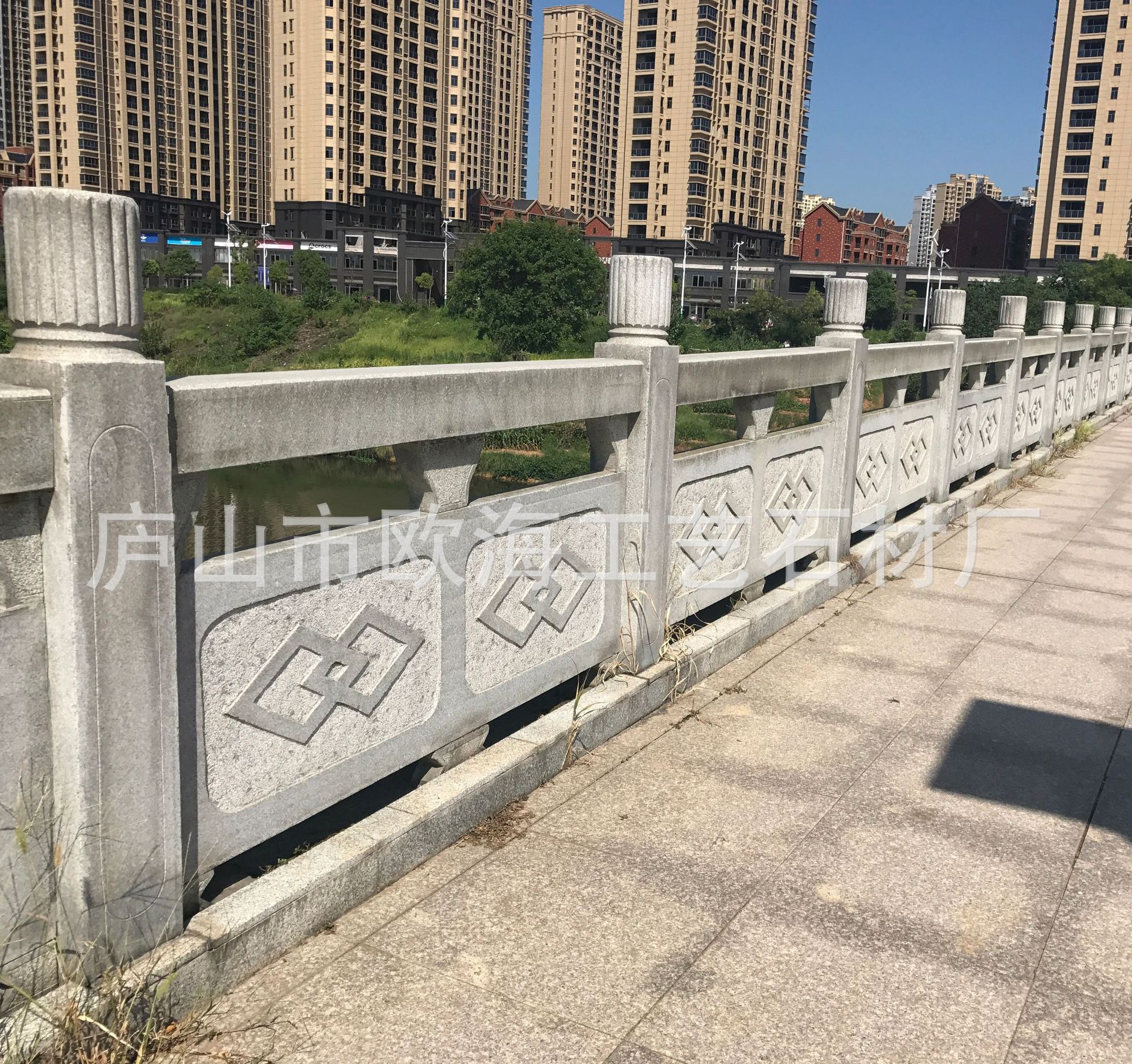 荔枝面菱形栏板抛光回字纹栏板线雕栏板石栏杆景区石雕栏杆石护栏