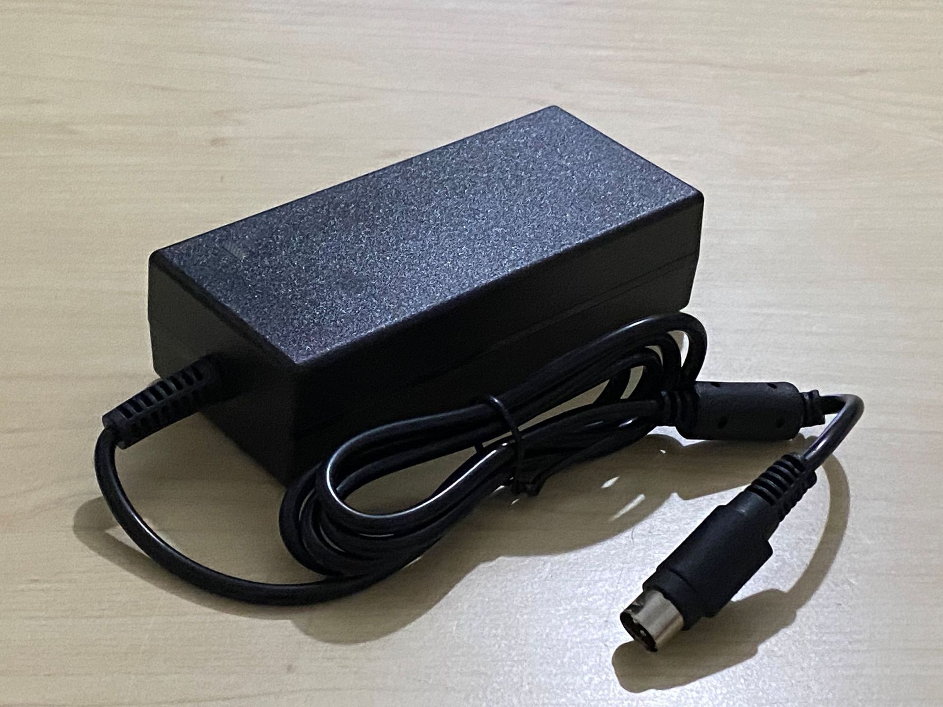 12v电源ac/dc adapter电源适配器hrj-091204直流12v 4a电源适配器