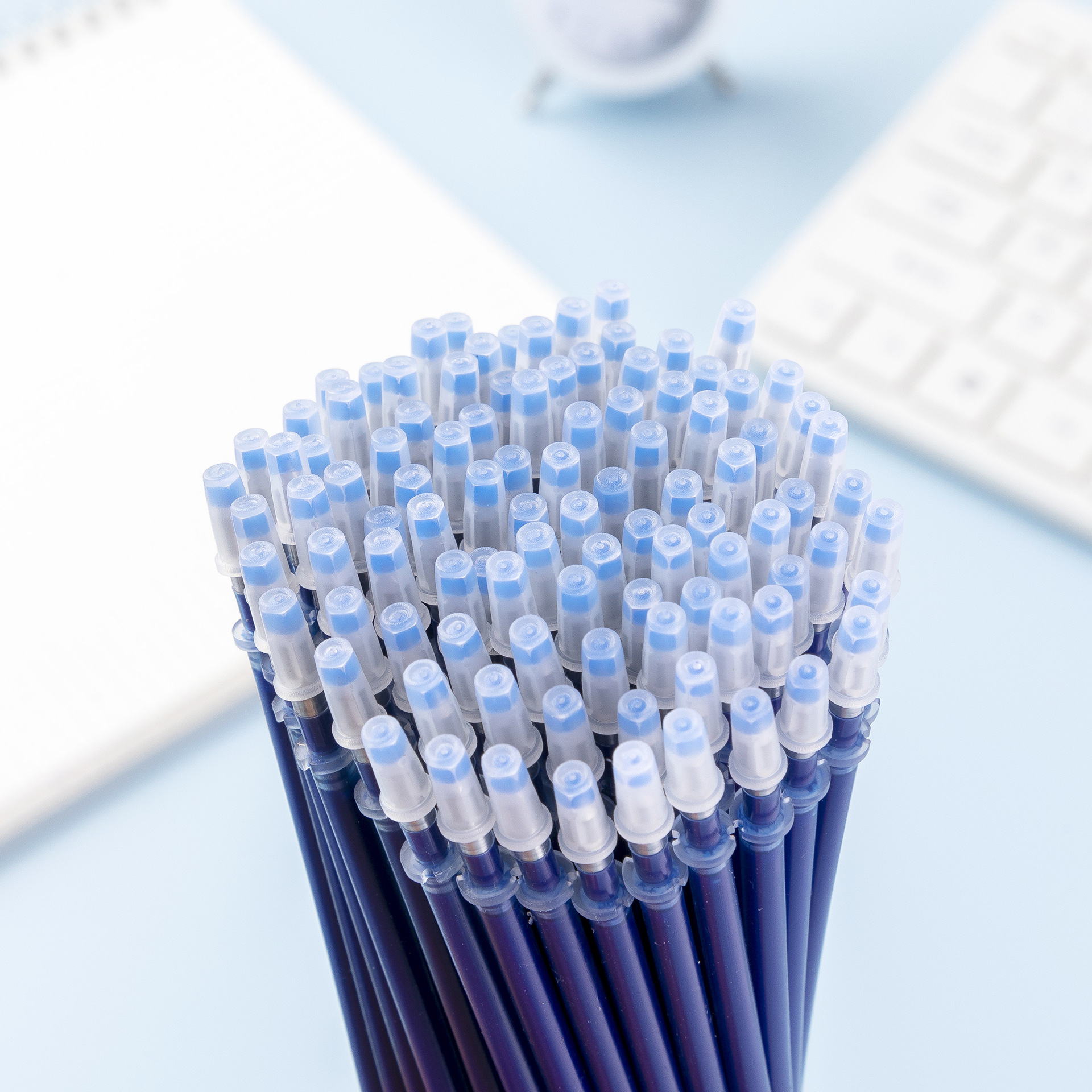 厂家批发中性笔芯办公文具碳素笔芯针管0.5mm子弹头替芯黑色蓝色