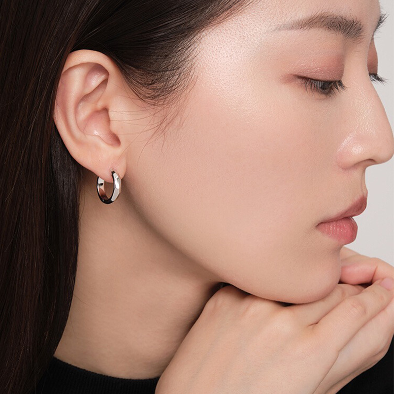 2023 New Glasses Light Ear Ring Light Luxury High-Grade Niche Sterling Silver Earrings for Women Simple Bracelet Ear Clip Ear Studs Cross-Border Earrings