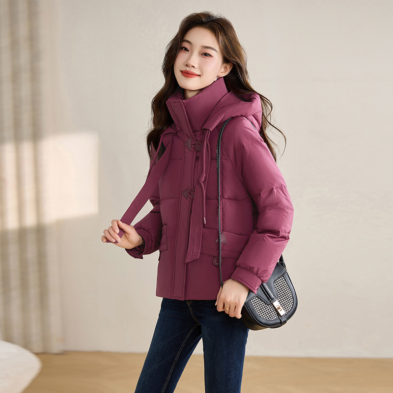 短款羽绒服女冬季新款2023今年流行小个子时尚连帽轻薄白鸭绒外套
