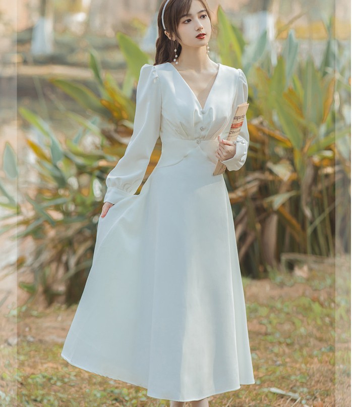 2022早春新款法式复古白色礼服裙子时尚高端轻奢气质度假连衣裙女