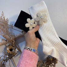 新款秋冬中筒黑白色棉高端女袜创意珍珠花潮流个性厂家批发